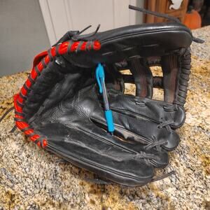 Wilson Black and Red Baseball Glove Model A950 Size 14" Model AD6RB16B514